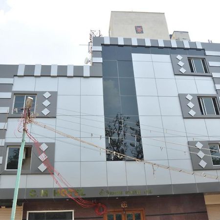 C M Hotel New Wodapatti Exterior photo