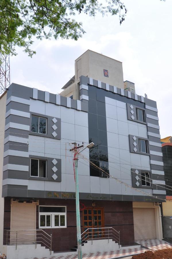 C M Hotel New Wodapatti Exterior photo