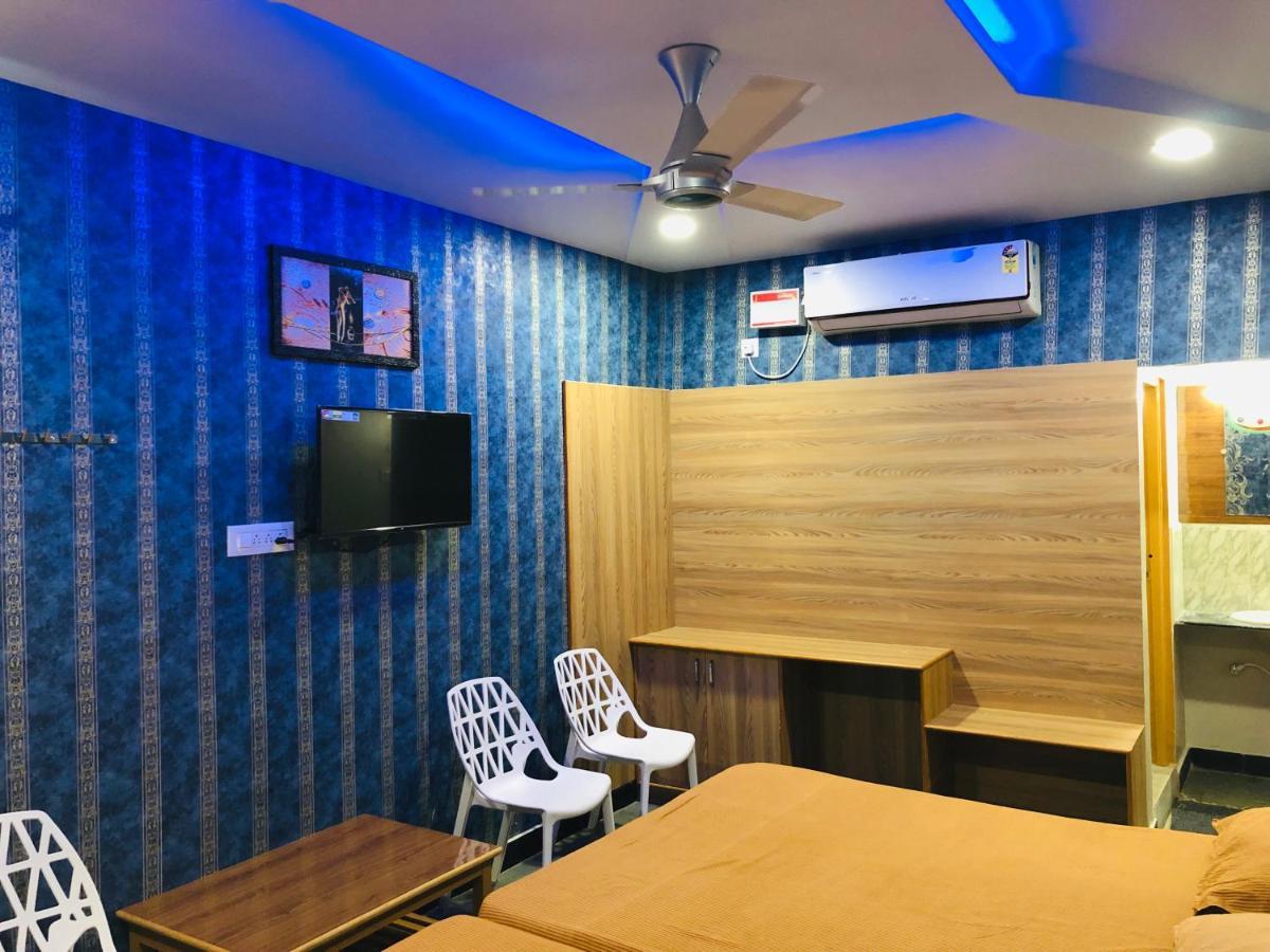 C M Hotel New Wodapatti Exterior photo