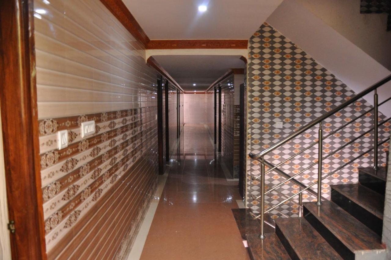 C M Hotel New Wodapatti Exterior photo